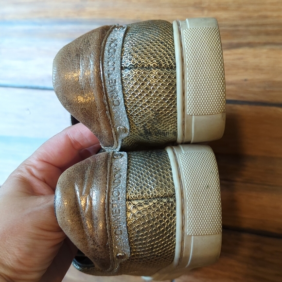 Crime London | distressed gold low top sneaker - Picture 3 of 15